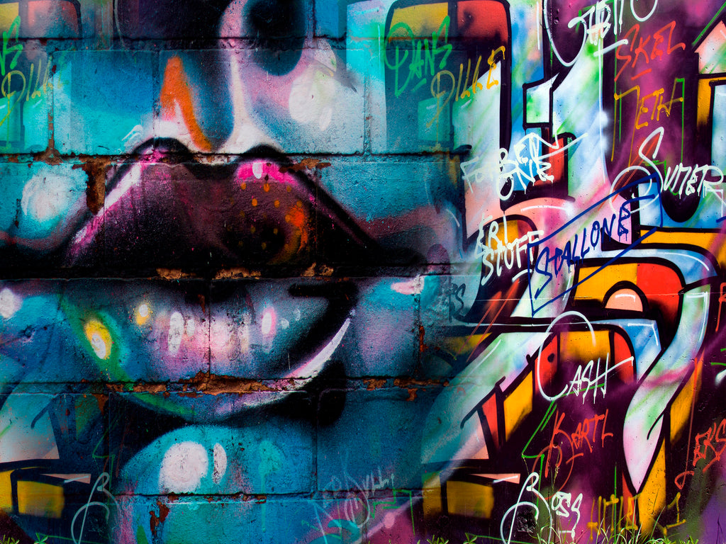 carta-da-parati-graffiti-bacio-meraviglia-kiss-on-the-wall