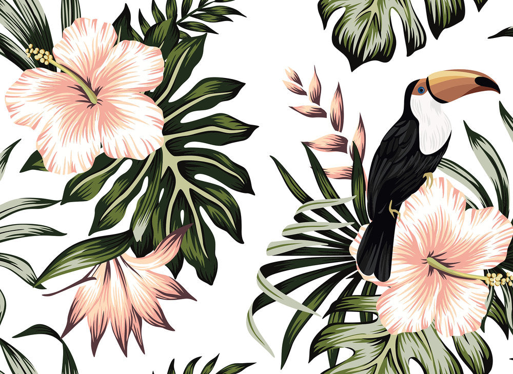 carta da parati con fiori esotici rosa chiaro, foglie giganti e un bellissimo tucano.